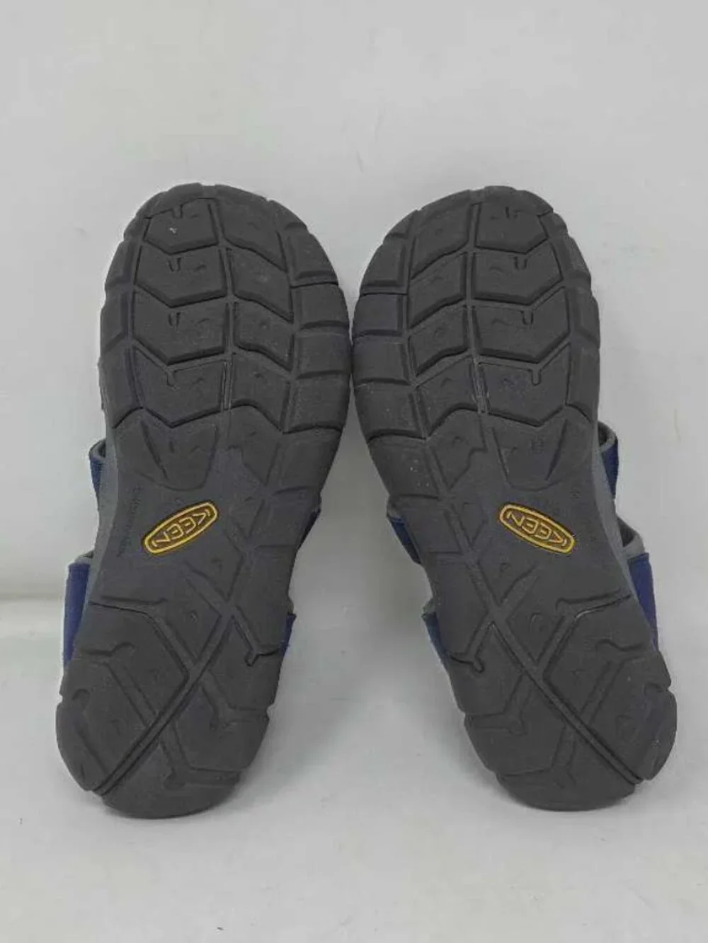 Big kids 3 KEEN Seacamp II CNX washable closed toe hiking sandals